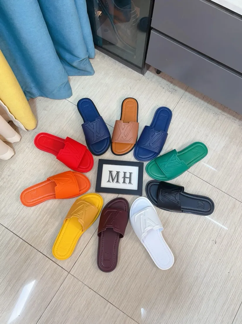 Men's shoes 💰300🌸🌸LV Ordinary men's spring and summer slippers, uppers imported from Italy, cowhide fabric, logo graphics, high-quality craftsmanship, soles: original soles specially provided by the original factory, exclusive movable molded soles super comfortable, original factory single goods, 🔍🔍high quality, you can enter and exit the counter at will, welcome to compare, size 38-45